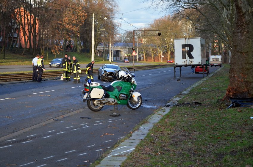 VU PKW Baum Koeln Muelheim Pfaelzischer Ring P051.JPG